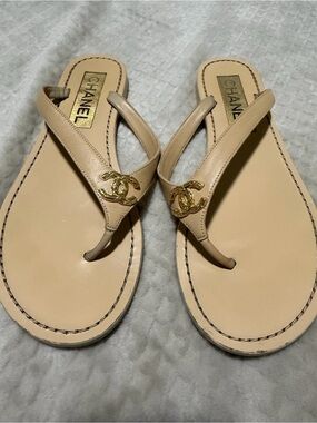 CHANEL Nude Leather CC Logo Thong Sandals